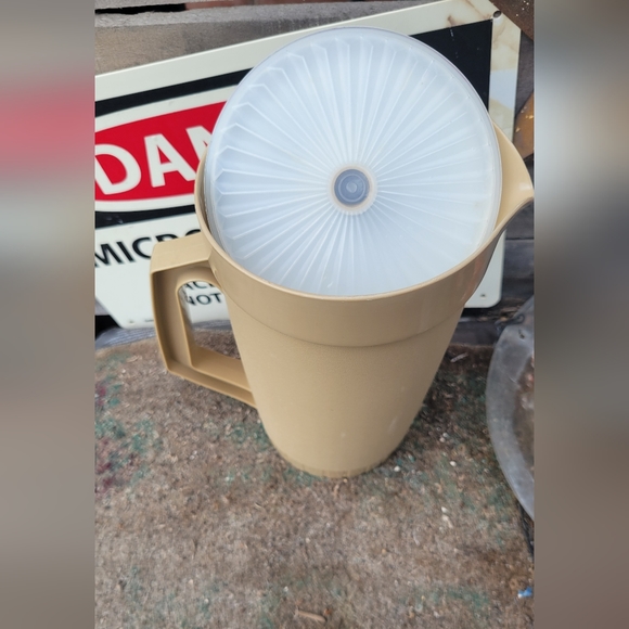 Tupperware Pitcher - Picture 4 of 6